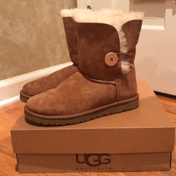 UGG Shoes - Beige Bailey Button Uggs